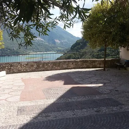 45m² 2 slaapkamer, 1 privé badkamer Appartement in Castel Di Tora Buitenkant foto