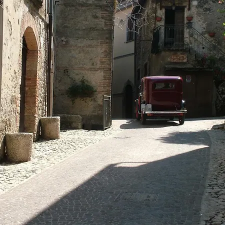 45m² 2 slaapkamer, 1 privé badkamer Appartement in Castel Di Tora Buitenkant foto