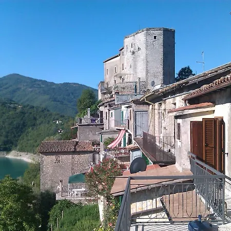 45m² 2 slaapkamer, 1 privé badkamer Appartement in Castel Di Tora Buitenkant foto