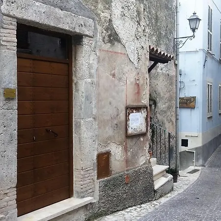 45m² 2 slaapkamer, 1 privé badkamer Appartement in Castel Di Tora Buitenkant foto